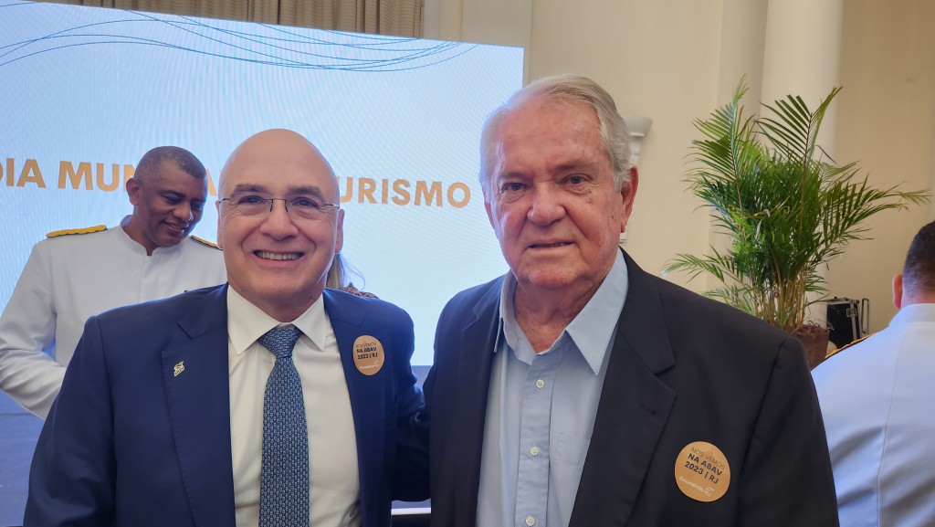 Fecomércio RJ recebe o Prêmio M&E na categoria Formação & Desenvolvimento de Talentos no Turismo