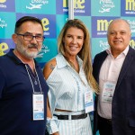 Atayde Melo e Fabiana Tourinho, da Kaluah Tours, com Carlos Prado, da Tour House