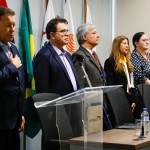 Autoridades durante a execução do hino nacional na abertura do evento Agenda Brasil