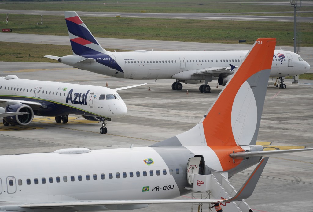 Latam também topa participar do programa de passagens aéreas mais baratas, diz ministro 1 A ideia é que, inicialmente, as companhias comercializem passagens aéreas de até R$ 200 para aposentados, estudantes e servidores com renda até R$ 6,8 mil