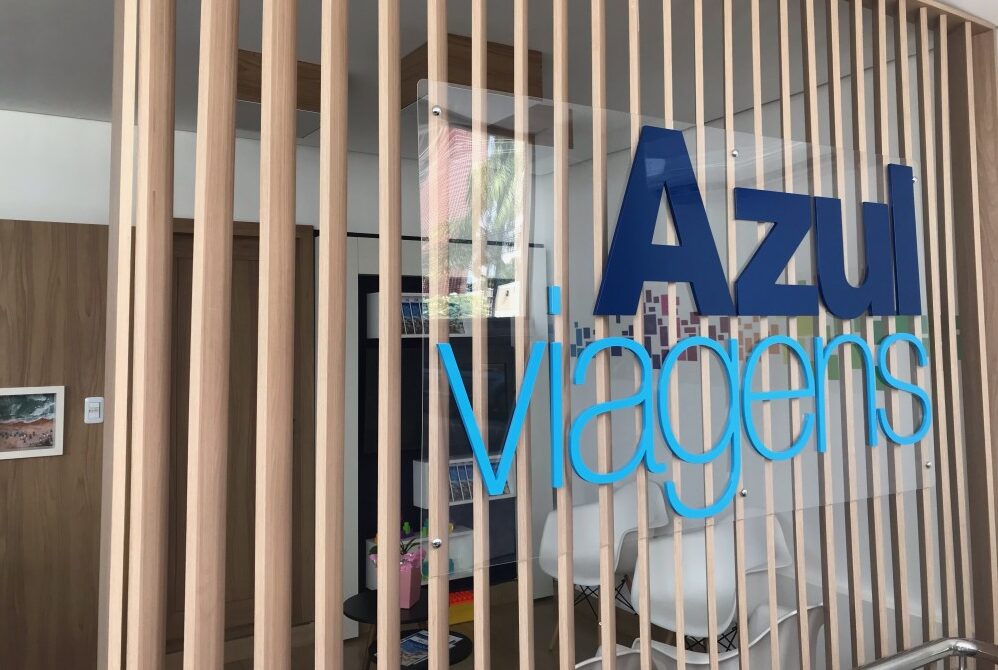 Azul Viagens pretende dobrar número de lojas abertas no Brasil em 2023 Azul Viagens pretende dobrar número de lojas abertas no Brasil em 2023