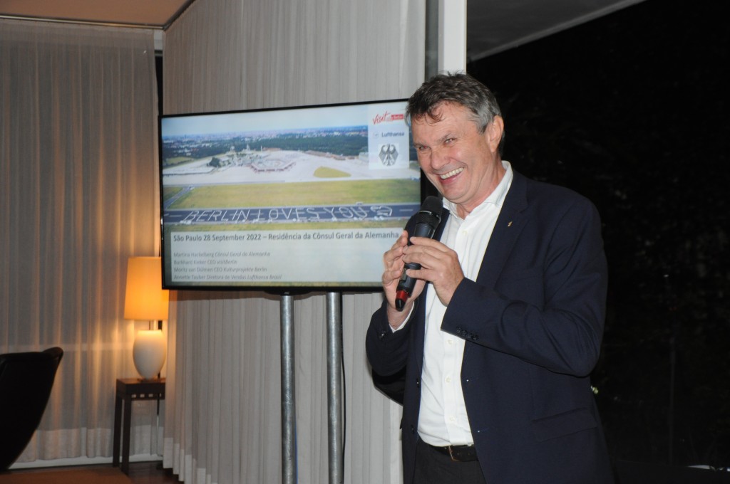 VisitBerlin comemora retomada das atividades de promoção no Brasil; veja fotos Burkhard Kieker, CEO do visitBerlin, apresentou as novidades aos agentes