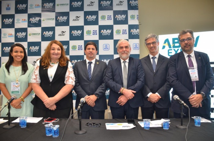 Governo anuncia redução do IRRF de remessas ao exterior para 6% 1 Anúncio foi realizado durante coletiva imprensa realizada na Abav Expo 2022