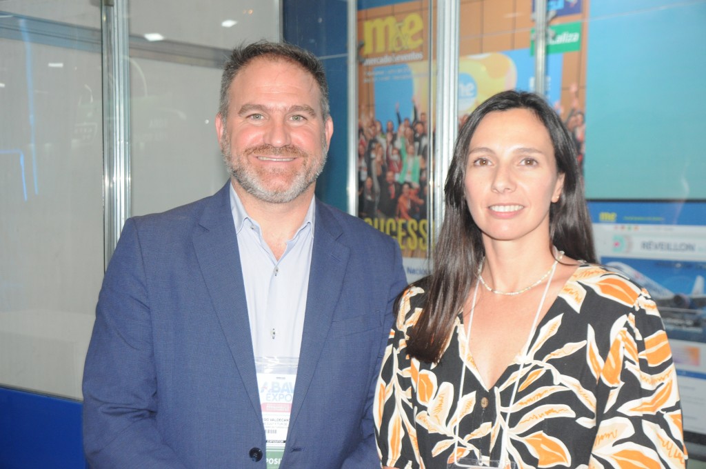 Diego Valdecantos, secretário de Turismo de Jujuy, e María Eugenia Cornejo, diretora executiva do Instituto de Promoção do Turismo de Salta