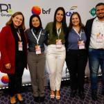 Priscila Bibiano, do FOHB, entre equipe da BRF