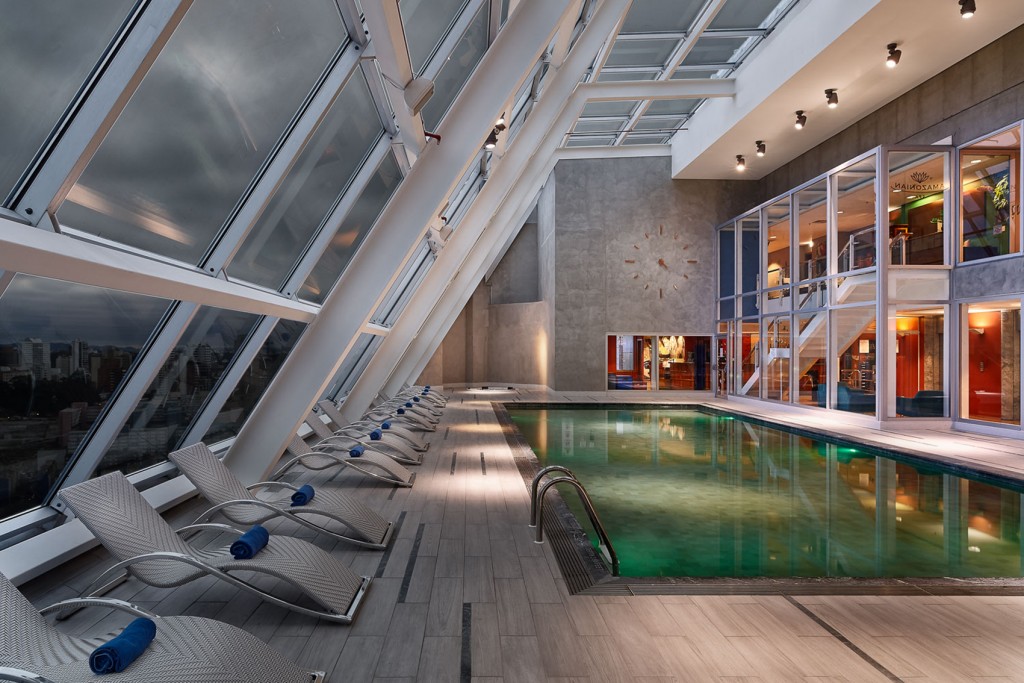 Hilton São Paulo Morumbi celebra 20 anos com desconto na hospedagem Hilton Morumbi_Piscina_Divulgação