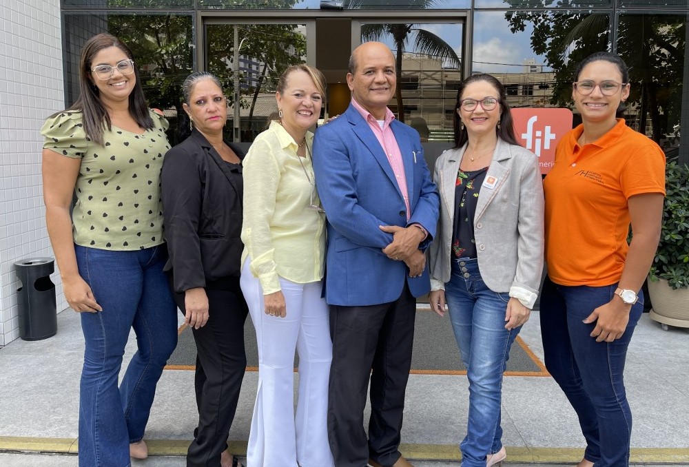 Hotel FIT Recife celebra alta ocupação e terceiro trimestre 'surpreendente'; veja fotos Equipe do hotel FIT Recife liderada pelo gerente geral Jailson da Silva