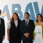 Marco Ferraz, presidente da Clia Brasil, Magda Nassar, presidente da Abav Nacional, Carlos Brito, Ministro do Turismo, e Milu Megale, secretária de Turismo do estado de Pernambuco