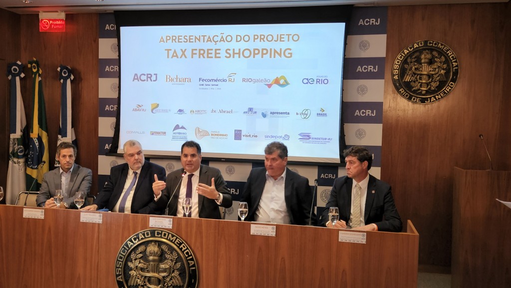Tax Free Shopping no Rio de Janeiro pode ser implementado em seis meses; fotos 1 Mesa de trabalho apresenta o Tax Free Shopping