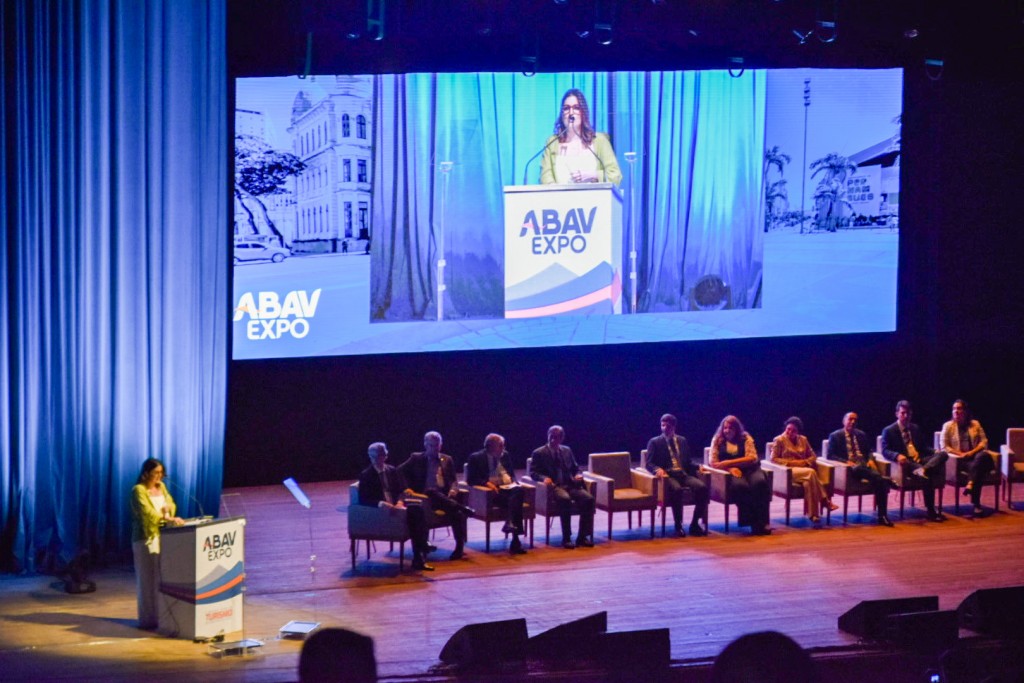 Azul terá voos diretos de Recife para Orlando, Fort Lauderdale e Montevidéu Milu Megale, secretária de Turismo de Pernambuco durante o discurso de abertura da Abav 2022 (Foto Ana Azevedo:M&E)