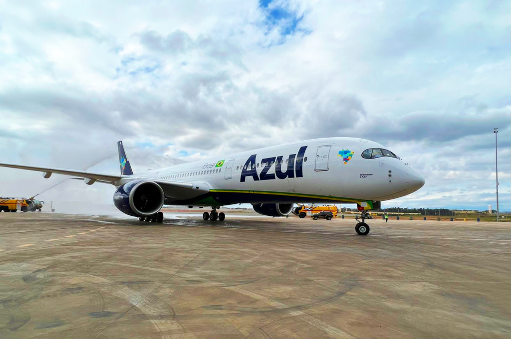 Clientes da Azul agora podem escolher refeição a bordo até 7 dias antes do voo