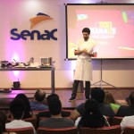 Público composto de chefs de cozinha, professores de Gastronomia do Senac e convidados acompanham Aula Show