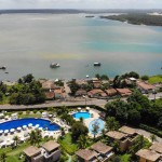 O hotel está localizado na frente da Lagoa de Guaraíra
