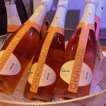 A festa foi regada a Chandon em celebração da presença da arca no Hot Beach