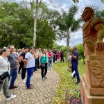 A visita no Parque Pedras do Silêncio contou com um guia acompanhando o grupo e contando a história local