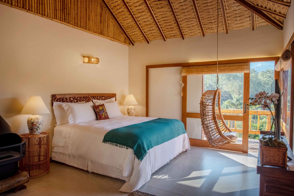 Teresópolis (RJ) ganha opção de hospedagem integrada à natureza Bali quarto interna