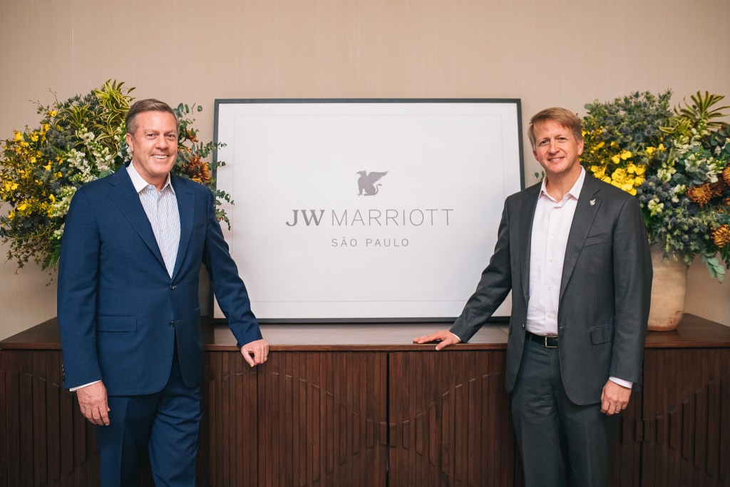 JW Marriott São Paulo recebe cerca de 250 pessoas em festa de inauguração Craig S Smith e David Marriott, da Marriott, Artur Sayeg