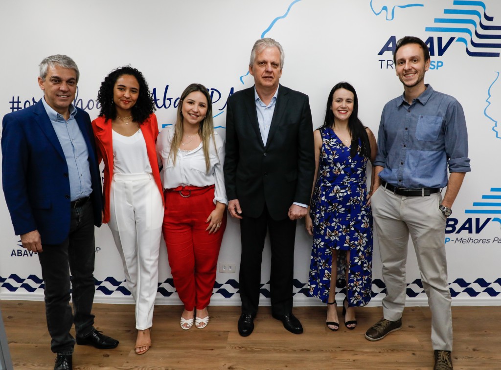 Equipe da Abav-SP l Aviesp anunciou os vencedores nesta quinta-feira (10); entrega dos prêmios será realizada na próxima semana (Foto: Eric Ribeiro)