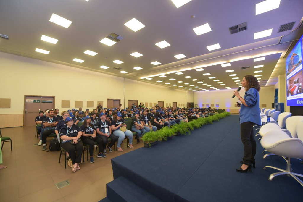 Visit Orlando realiza capacitação para mais de 200 agentes de viagens no BTM 2022 2 IMG-4072