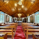 Interior da igreja no Parque Aldeia do Imigrante