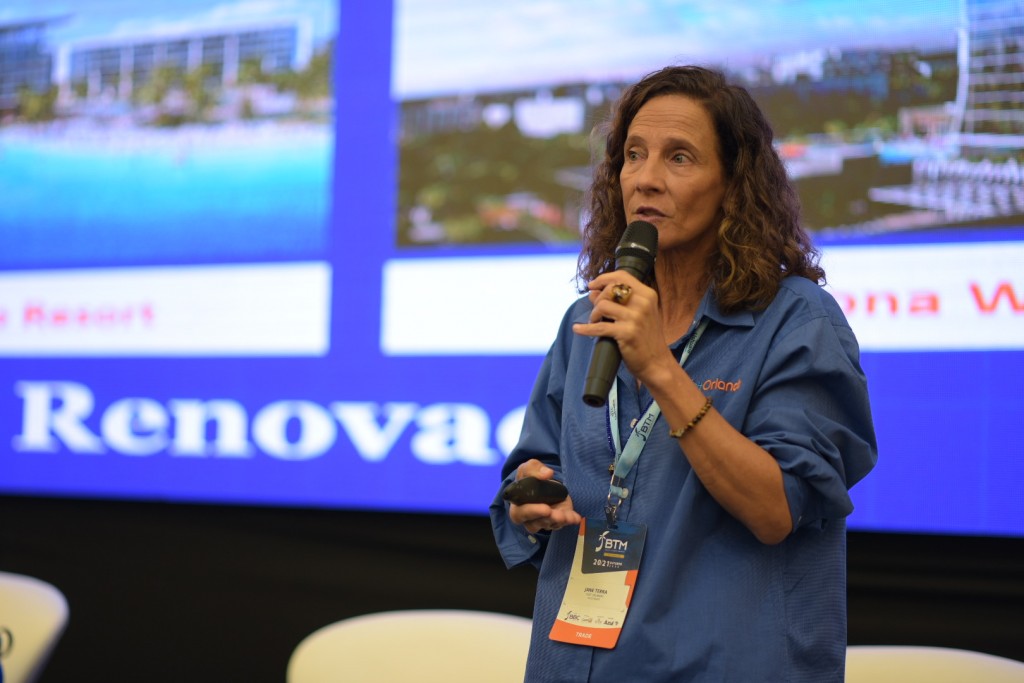 Visit Orlando realiza capacitação para mais de 200 agentes de viagens no BTM 2022 1 Jane Terra, do Visit Orlando, Danniel Victor