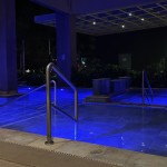 Piscina do Hot Beach Resort à noite