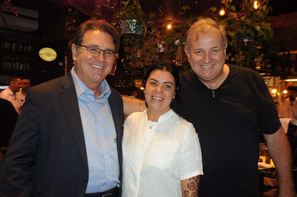 Vinicius Lummertz, secretário de Turismo de SP, Janaina Rueda, da Casa do Porco, e Georges Schnyder, do Mundo Mesa