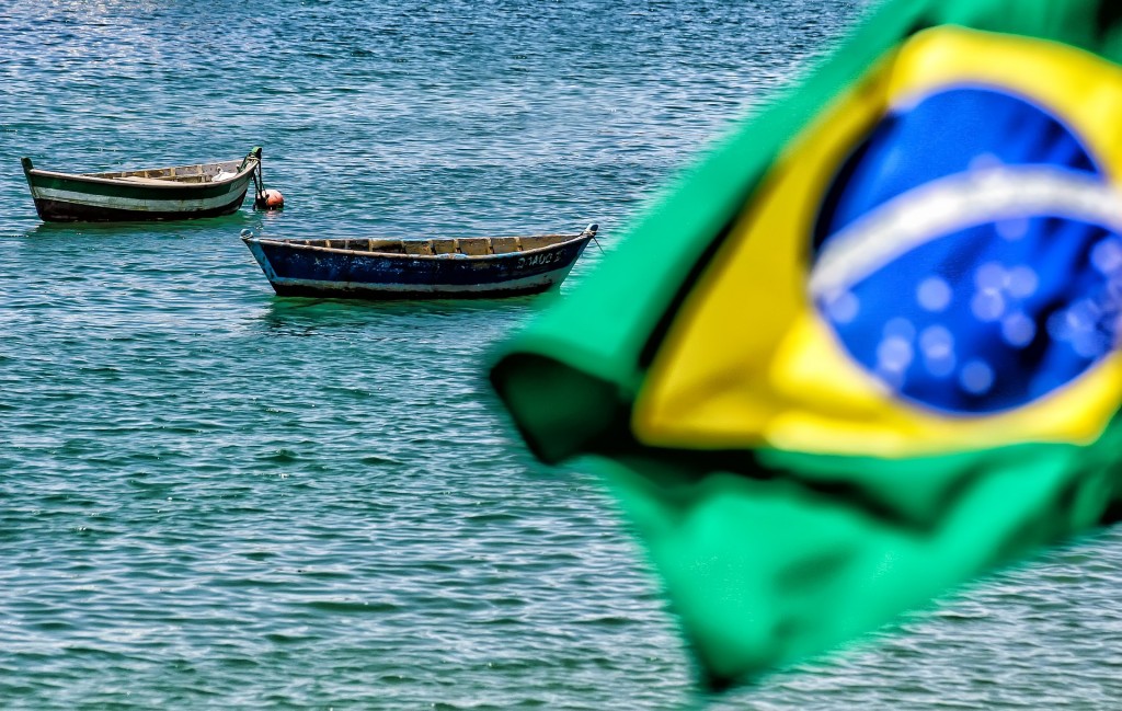 ferias Brazil Flag Rafael Neddermeyer Pixabay Pesquisa aponta aumento na percepção de segurança por turistas estrangeiros no Brasil