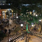 À noite a Vila Guarani possui atrações musicais