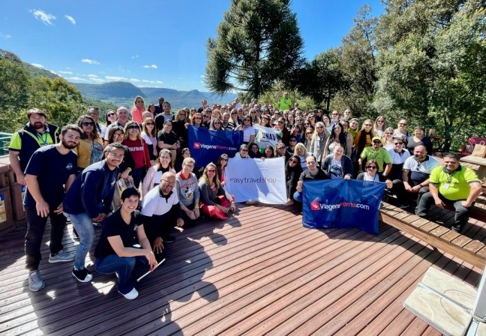 150 agentes de viagens durante a famtour da ViagensPromo e ETS em visita ao Alpen Park, no RS (Foto: Ana Azevedo/M&E)