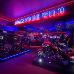 A decoração do Dreams Motor Show Gramado em Gramado é inspirada nos bares estadunidenses