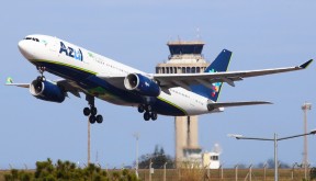 Com novos pratos, Azul prioriza culinária brasileira a bordo de seus voos internacionais