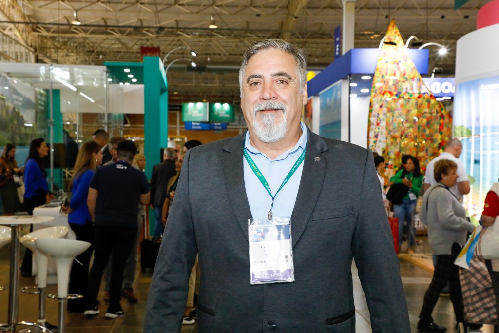 Fenactur contesta cobrança da Gol pela utilização do call center por agências de Viagens Fenactur contesta cobrança da Gol pela utilização do call center por agências de Viagens