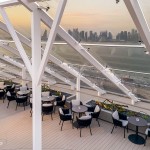 Com dois andares de área ao ar livre, o MSC Yacht Club oferece áreas para descanso e bronzeamento, além de uma  vista  privilegiada