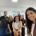Débora (Rede AR) e Milena (Hotel Monte Pascoal) com agentes na Megablitz