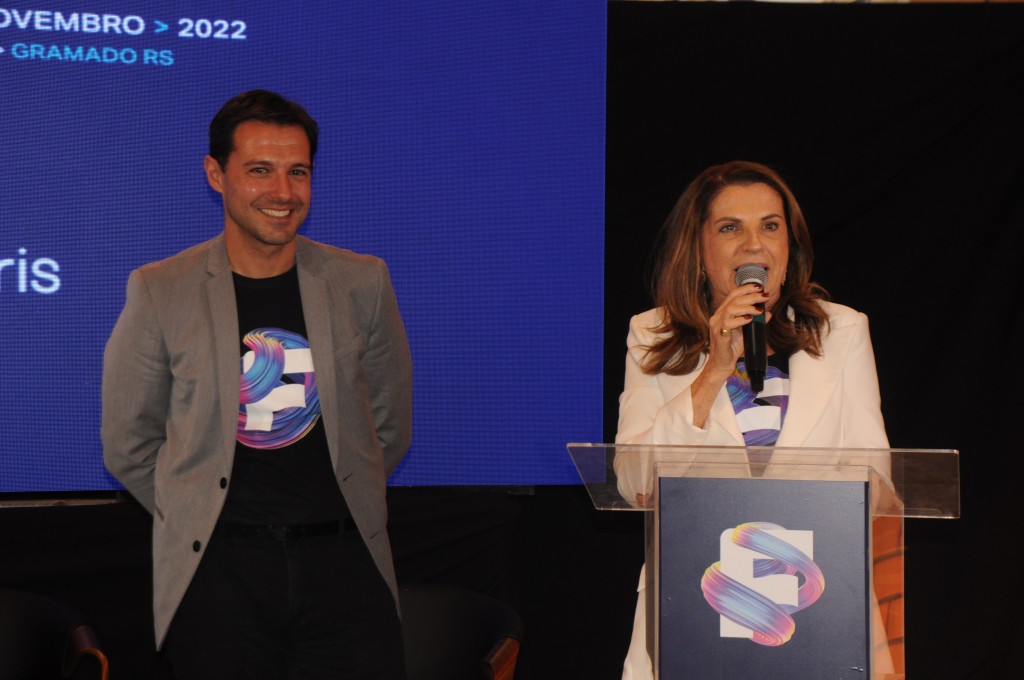 Festuris recebe mais de 12 mil visitantes em 2022 e define datas para 35ª edição em 2023 Eduardo Zorzanello e Marta Rossi, CEOs do Festuris