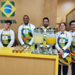 Equipe do Brasil que está atendendo o público na WTM 2022