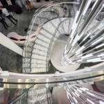 Diferente do que a armadora fez em outras embarcações, a escadaria Swarovski no MSC World Europa é de acesso somente ao Yacht Club