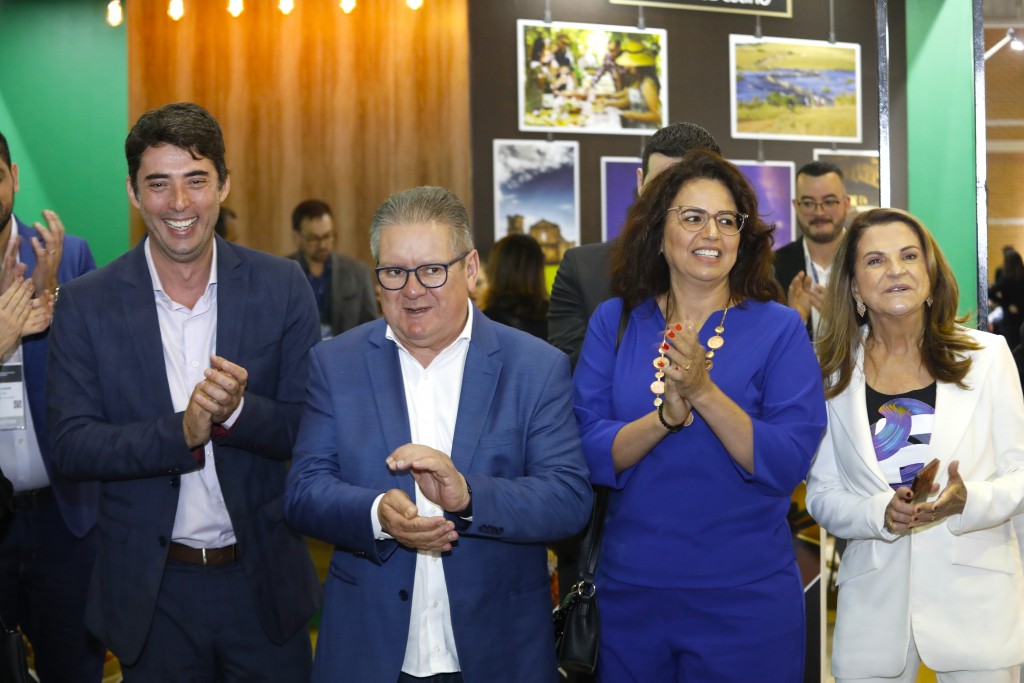 Fabricio Amaral, presidente do Fornatur, Ranolfo Vieira Junior, governador do RS, Sonia Vieira, esposa do governador, e Marta Rossi, CEO do Festuris