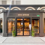 Fachada do Coffee Emporium no deck oito