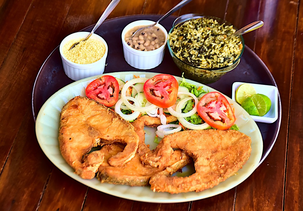 São Luís, o destino de sol, praia, cultura e patrimônio histórico no Nordeste brasileiro 3 Gastronomia - Peixe Frito