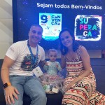 Alexandre Lança com sua filha Manu e sua esposa Roberta