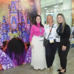 Juliana Assumpção e Kelly Castange, da Aviesp, com Rosa Masgrau, do M&E Juliana Assumpção e Kelly Castange, da Aviesp, com Rosa Masgrau, do M&E