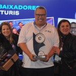 Luciano Teixeira recebeu o trófeu de Embaixador do Festuris Luciano Teixeira recebeu o trófeu de Embaixador do Festuris