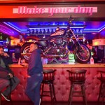 No Dreams Motor Show Gramado há um bar e lojas para os visitantes descansarem e consumirem