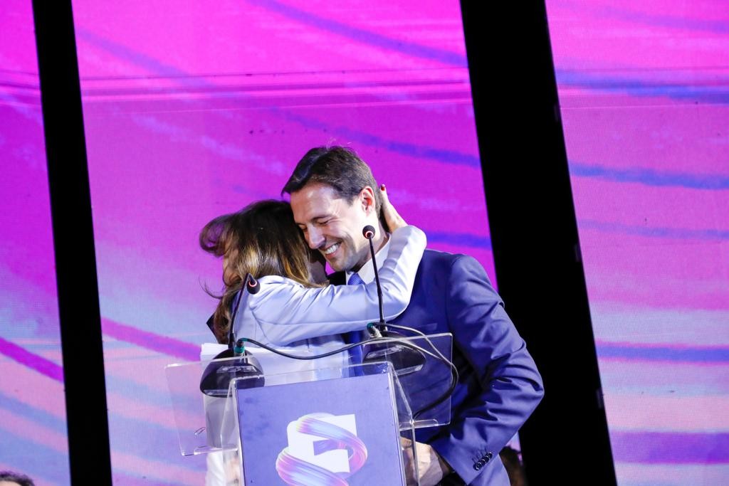 O abraço emocionado de Marta Rossi e Eduardo Zorzanello