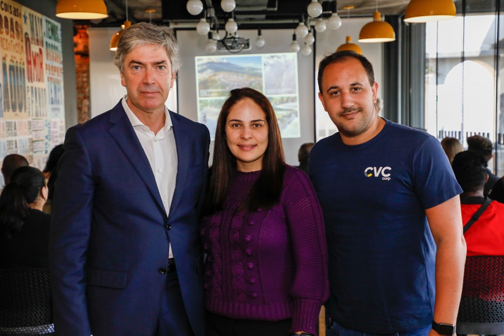 Pedro Machado, presidente do Centro de Portugal , Jacqueline Sousa, da CVC Corp, e Lucas Novaes, da CVC Corp