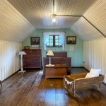 Quarto de casal montado no sótão da Casa da Vó Ivonne, atrativo da família Brocker