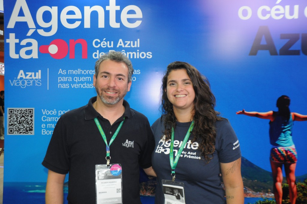Azul Viagens cresce 31% e terá mais de 70 voos semanais dedicados em julho 1 Ricardo Bezerra e Giulliana Mesquita, da Azul Viagens