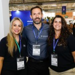 Rodrigo Vaz, do Grupo Leceres, entre Pamella Venturini e Giulliana Mesquita, da Azul Linhas Aéreas